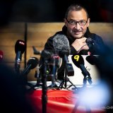 Alban Brigger, ingénieur du Département des risques naturels, lors d'une conférence de presse sur la situation actuelle suite au glissement de terrain et à l'évacuation du village de Blatten.